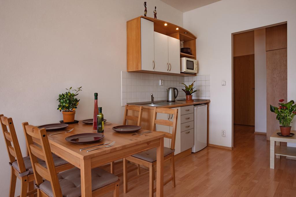 Downtown Apartments Kozatska Praga Exterior foto